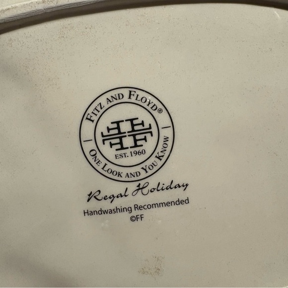 Fitz and Floyd Santa 'Believe' Plate - Red and White - Picture 4 of 6